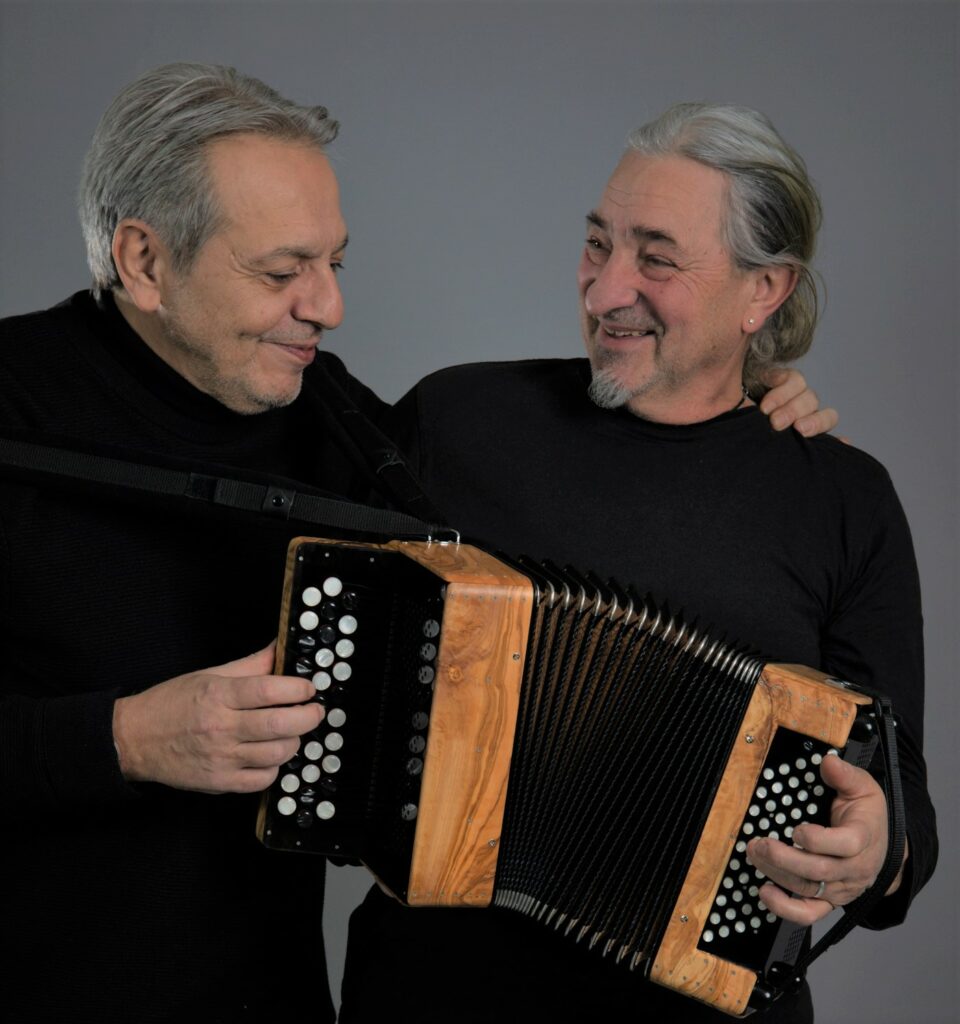 Alain Musichini et Thierry Benetoux avec l'accordéon Snooopi