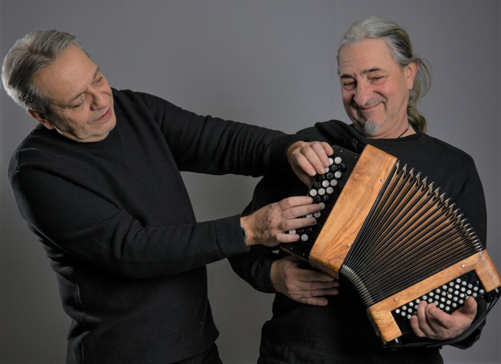 Alain Musichini et Thierry Benetoux avec l'accordéon Snooopi