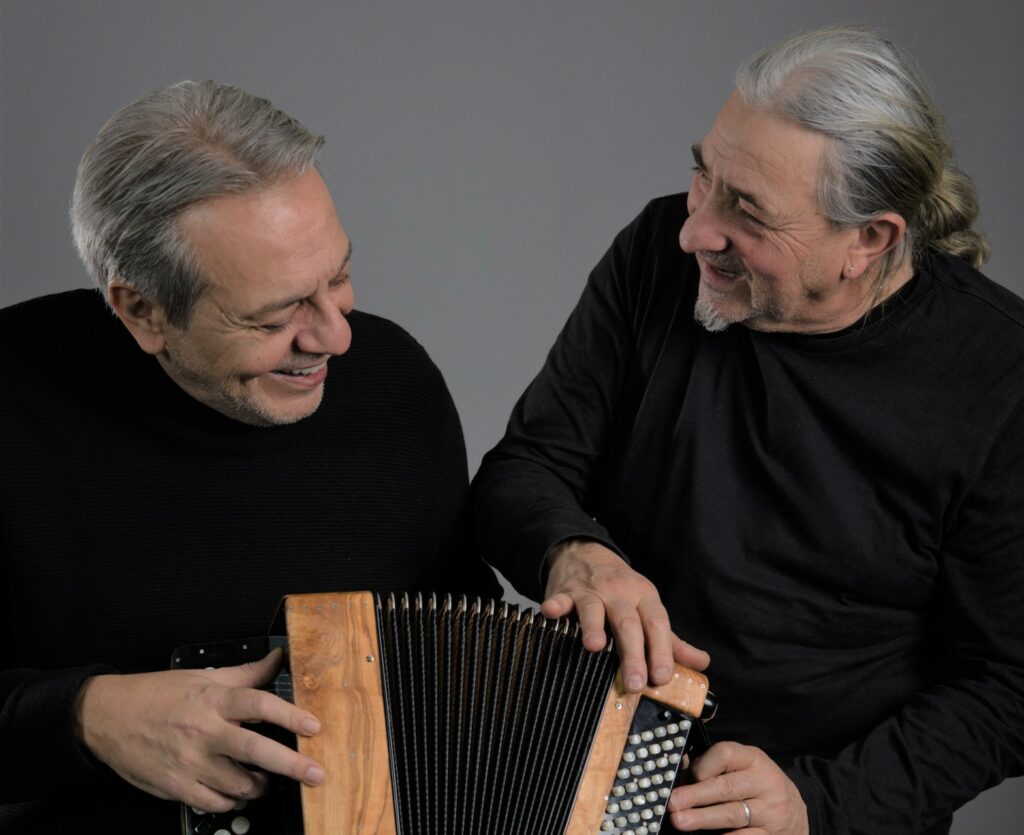 Alain Musichini et Thierry Benetoux avec l'accordéon Snooopi