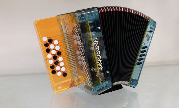 accordeon pour enfant jaune et bleu Thierry B