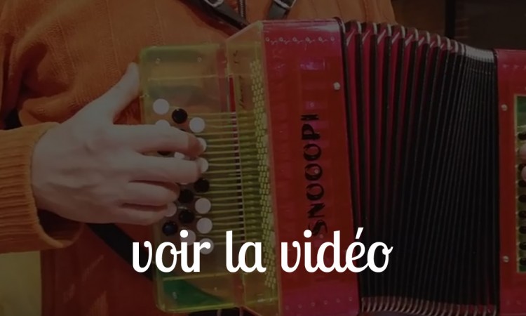 Un accordéon transparent pour enfant mais les adultes s'en amuse ! –  Accordéons pour enfants Snooopi, fabriqués en France par Thierry Bénétoux,  artisan et technicien accordéoniste passionné par l'innovation musicale